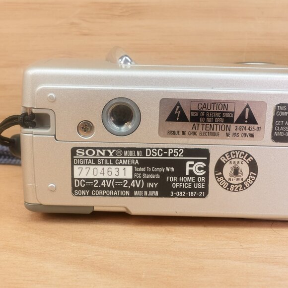 Vintage Sony Cyber-shot DSC-P52 / 3.2MP Digital Camera / Silver / Made in Japan - Picture 7 of 8